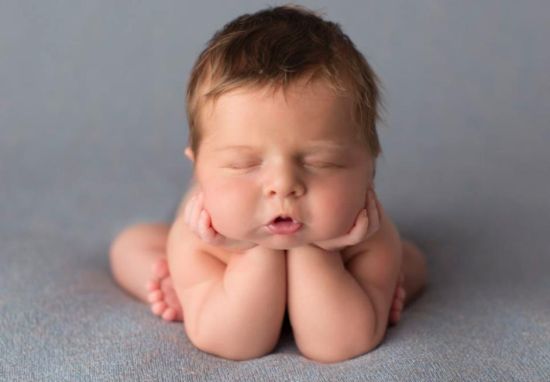 摄影师捕捉婴儿萌态睡姿2