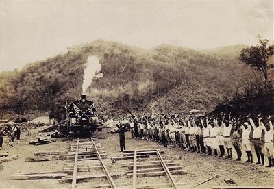 1942年4月1日，石碌铁路开通仪式。