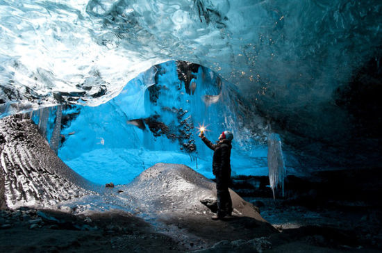 英国摄影师访冰岛水晶冰穴