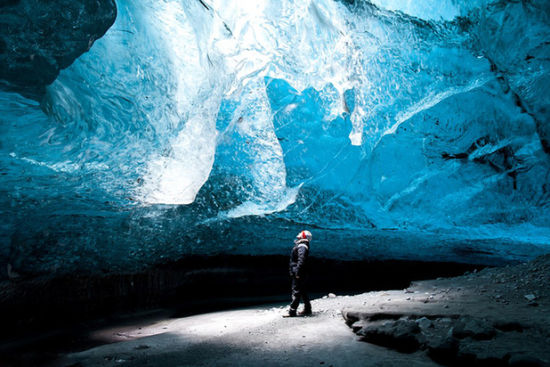 英国摄影师访冰岛水晶冰穴