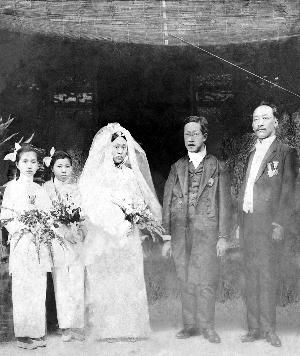 章太炎与夫人汤国梨的西式婚礼在那个时代很前卫。　　(资料照片)信息时报记者 蒋隽 翻拍