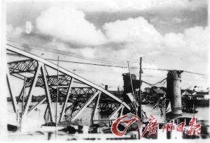 1949年被炸毁的海珠桥