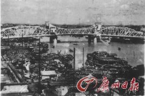 修复后的海珠桥，摄于1951年。