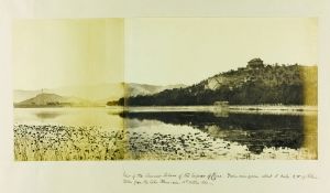 这幅清漪园全景图由两张照片拼合而成。从照片中可以看到当时万寿山上的佛香阁已经被毁。