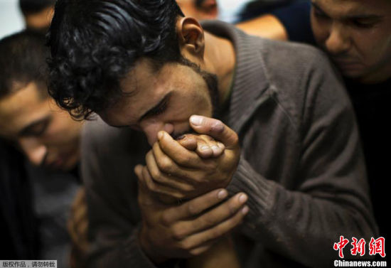 美联社记者贝尔纳特·阿尔明(Bernat Armangue)的作品《加沙的冲突》获得2012年度新闻照片大奖。