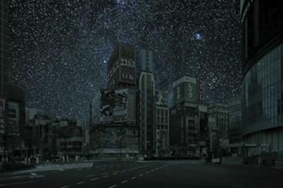 ③东京：当地时间2011年11月16日，北纬35度41分36秒