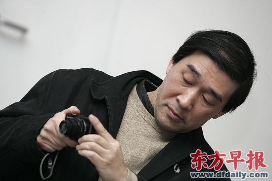 顾铮是首位进入荷赛终审评审团的中国评委。早报记者 高剑平 图
