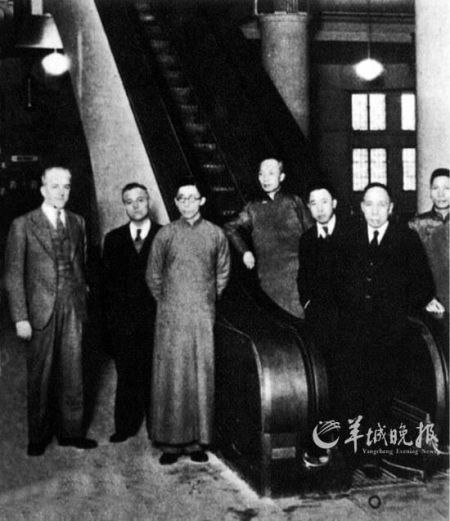 中国第一部手扶电梯照片曝光