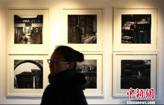 50后、60后、70后、80后、90后的摄影师们用他们手中的相机展示着老南京文化的城南景致。　泱波　摄