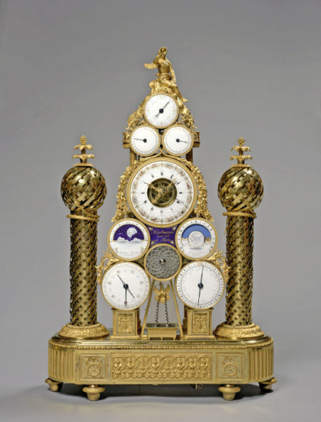 罕见的青铜鎏金挂表，路易十五时代，约1760-1765年。由巴黎尤金·克里默收藏，在1913年5月6日，经由拍卖 成为巴黎著名收藏家威尔登斯坦的藏品。整个钟身为一个整体，这在路易十五时代绝对是极其稀有的情况