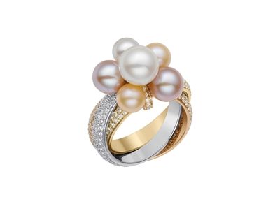卡地亚Trinity Pearl三色金珍珠戒指。