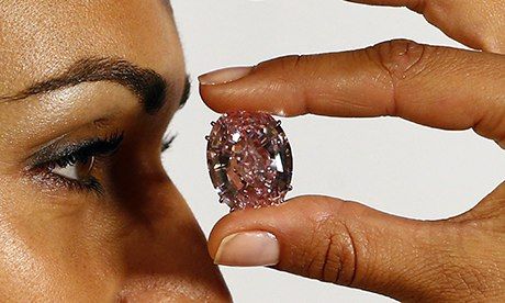 这颗李子大小的宝石被誉为“拍卖场上最为非凡的钻石之一”
