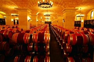 扎堆中高端市场，酒庄兴起并非产业升级之信号 国产葡萄酒产业结构亟需调整