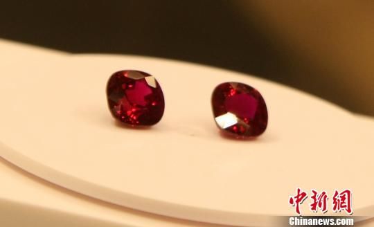 世界上能称得上为鸽血红的红宝石只产在缅甸，因其颜色比较接近纯红色。 泱波 摄