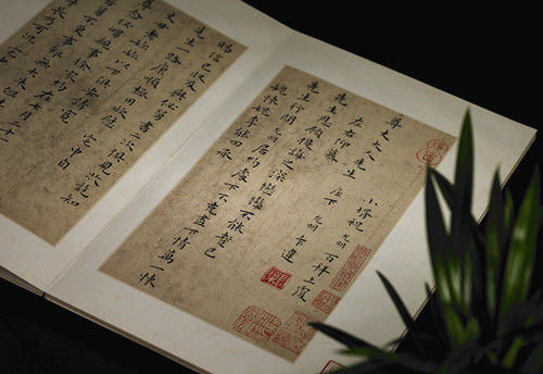 祝允明(1460-1527)楷书致李应桢书札一通 　　纸本册页 　　25.5×28cm×2