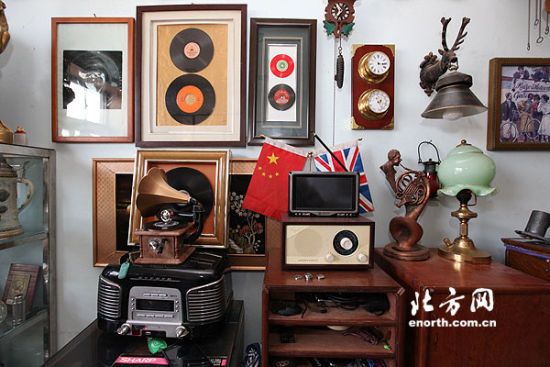 陈克勤已经收藏了八十余台老唱机
