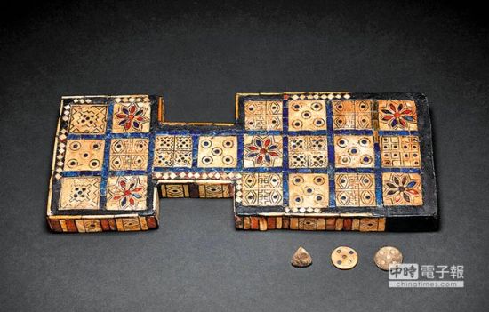 现存最古老的旗类游戏-乌尔王族局戏。(时艺多媒体提供)