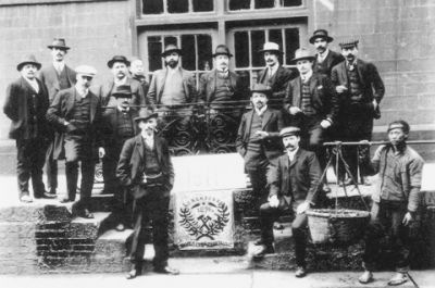1911年的照片，纪念碑在正中间，资料图片