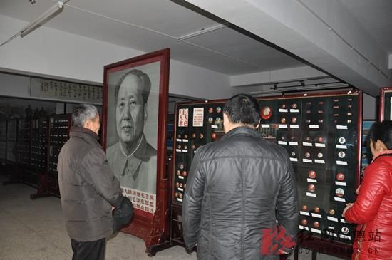 12月26日，毛泽东同志120周年诞辰，高路铺村的村民陆续来到村里“自己的红色纪念馆”里缅怀毛泽东同志。
