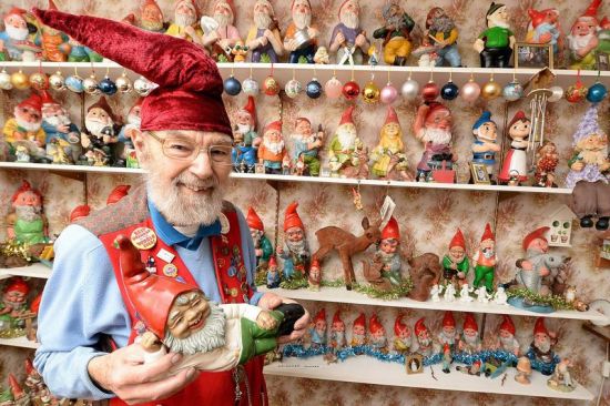 英老翁50年收藏1700件花园精灵玩偶