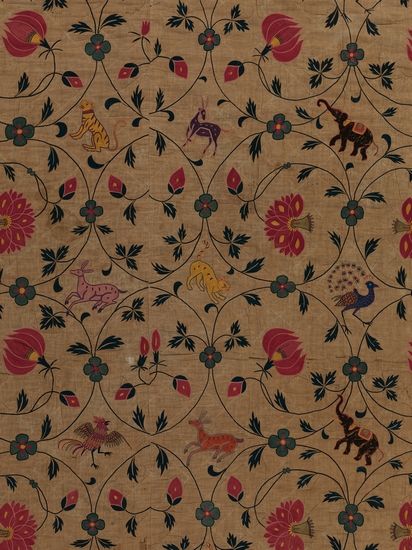 18世纪印度出口英国的床罩，其纹样是英式的，描绘的动物来自印度。