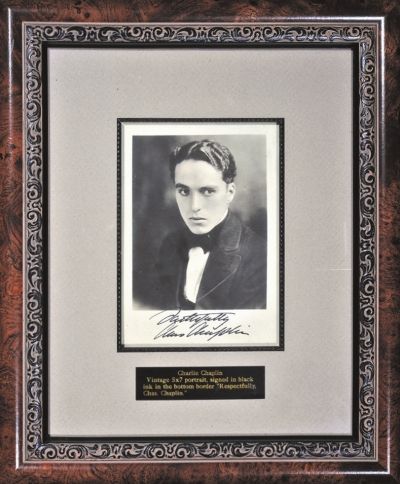 查理·卓别林签名照片。嘉德供图