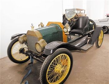 孙立芬收藏的1914福特T型车。 殷 莹摄