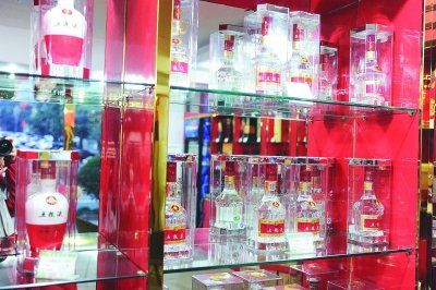 国内在酒类交易平台上交易的多款知名珍藏酒产品暴跌成交量锐减。新华社发