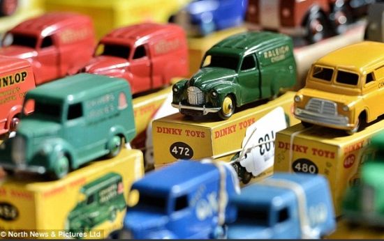 英收藏60年玩具车将高价出售