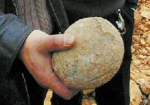 金华出土的恐龙蛋并不多，这是2003年12月，在金华开发区工业园区工地发现的一枚真恐龙蛋。