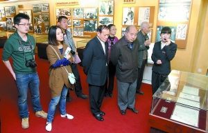 昨日，市民在重庆抗战遗址博物馆参观。