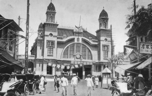 图为：解放前的老汉口火车站