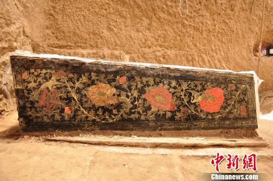 M4彩棺西侧的精美画面　陕西考古研究院　摄