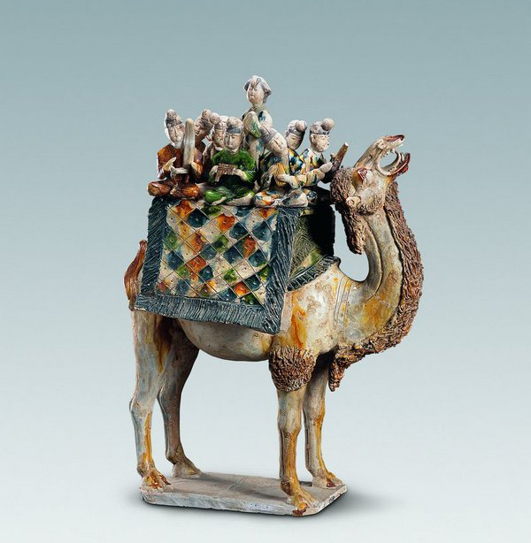 三彩载乐骆驼俑（唐）1