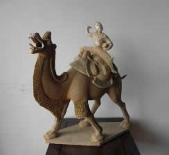 唐代彩绘骆驼骑俑