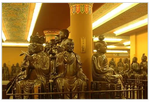 乐山500乌木罗汉雕像，耗时8年2