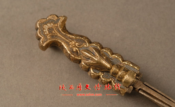 鎏金菱纹银锁（唐）3