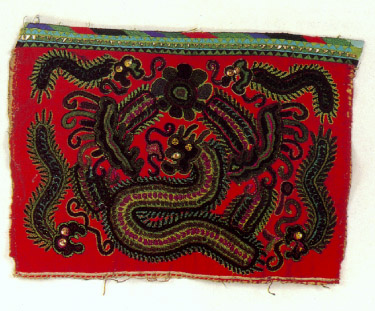苗族辫绣五龙戏珠纹袖片（二十世纪下半叶）