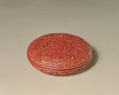 剔红茶花纹圆盒