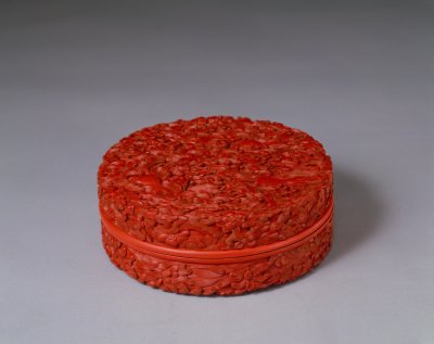 剔红海兽图圆盒