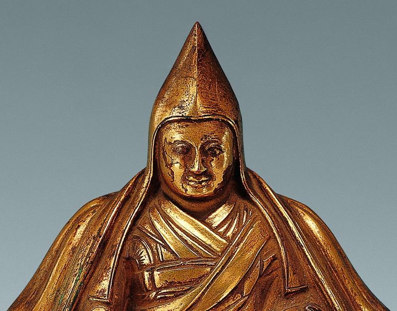 铜鎏金达赖五世坐像局部
