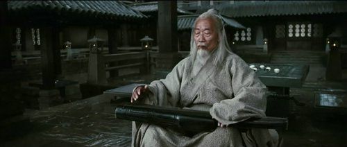 徐匡华扮演英雄里的老琴师