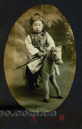 翁兴庆(万戈)约三岁 (约1921)