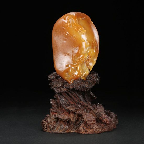 00938号拍品 杨建发和田玉黄玉籽料双龙戏珠摆件