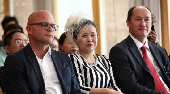 （自左至右）瑞士凯兰帝首席艺术官Adrian Weber先生、香港华高国际公司执行董事Amy Cao女士、瑞士凯兰帝CEO Jean-Francois De Saussure先生