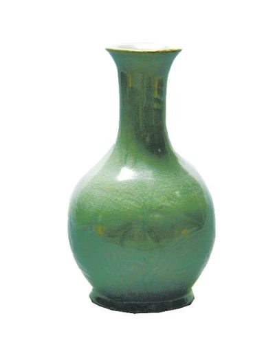 汝窑天蓝釉刻花鹅颈瓶