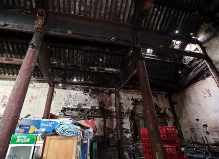 遭暴雨侵袭的李公祠。 