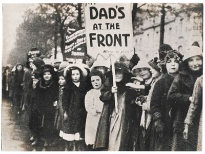 阿比·瓦尔堡的作品《战争摄影1914-1918》。