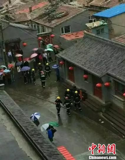 图为堡子里起火情况　网上截图　摄