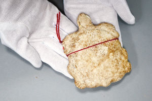 警方展示追回的珍贵文物